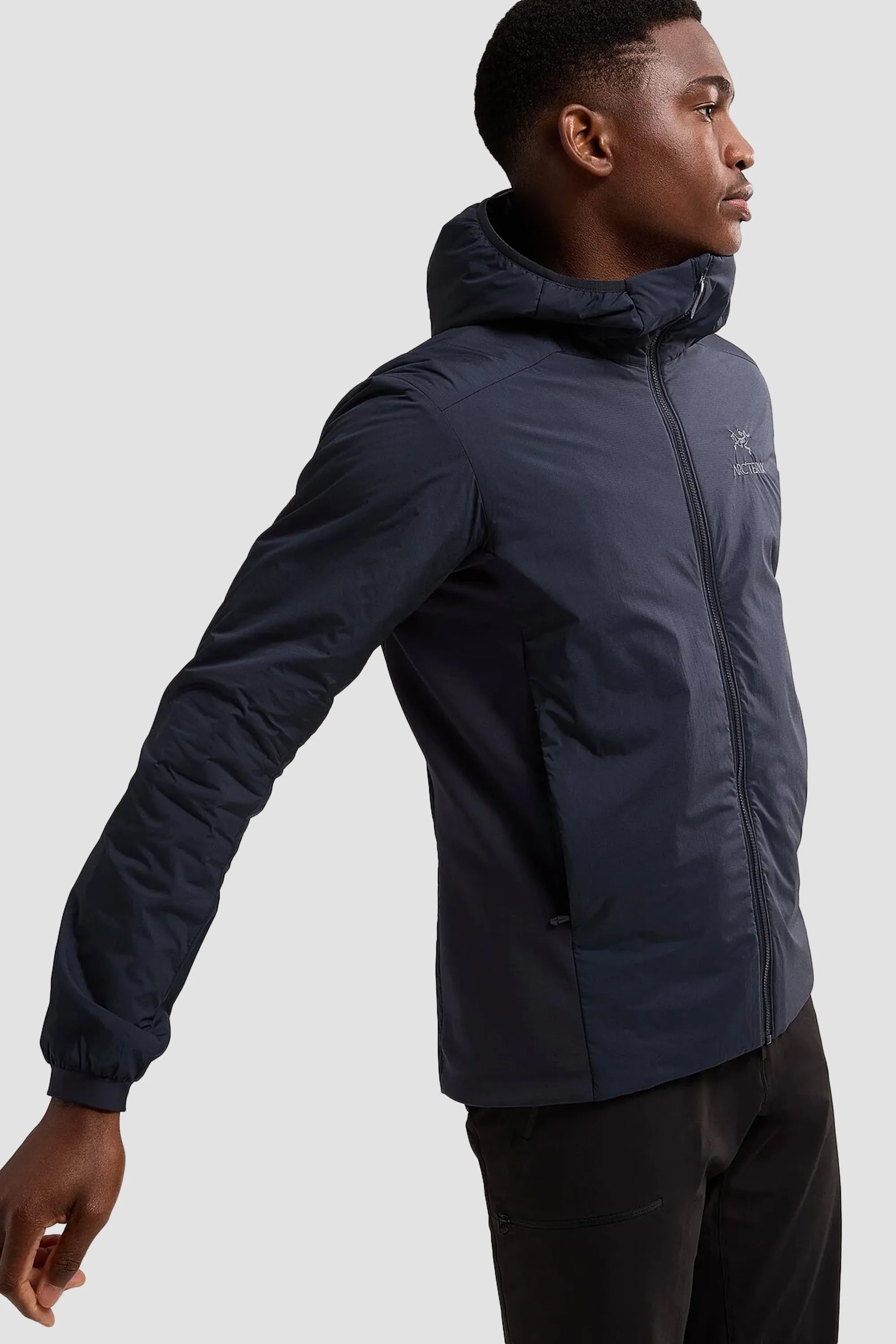 Arc'teryx Men's Atom Hoody in Black Sapphire