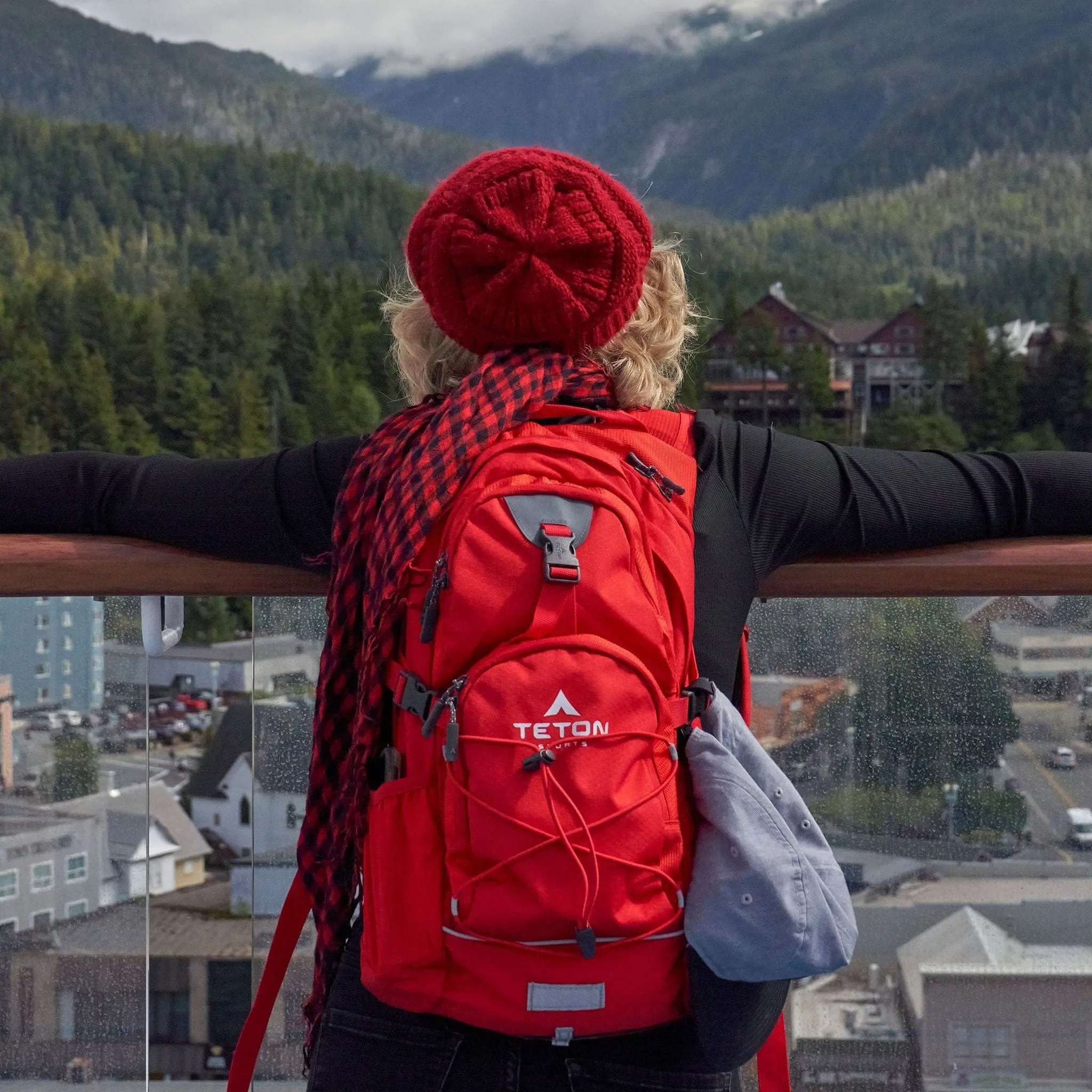 Teton Sports Oasis 18l Hydration Daypack with 2l Bladder in Stark Red